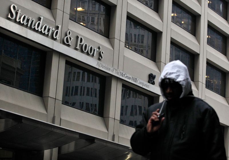 © Reuters. S&P REVOIT À LA HAUSSE LE TAUX DE DÉFAUTS ATTENDUS EN EUROPE