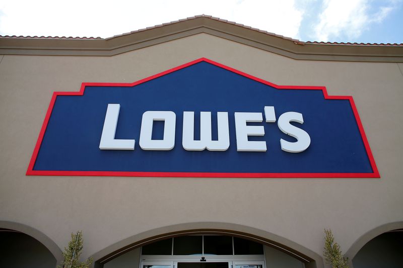 &copy; Reuters. FILE PHOTO: A Lowe&apos;s hardware story is show in Carlsbad, California