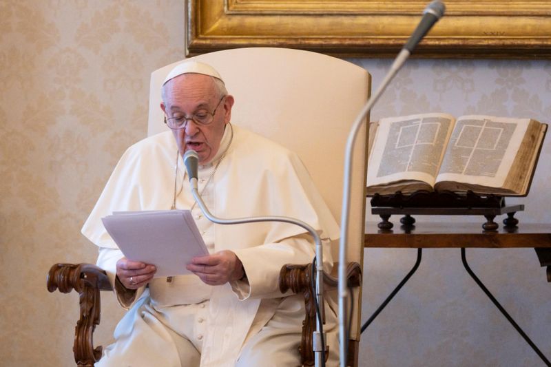 © Reuters. Pope Francis holds weekly general audience at the Vatican