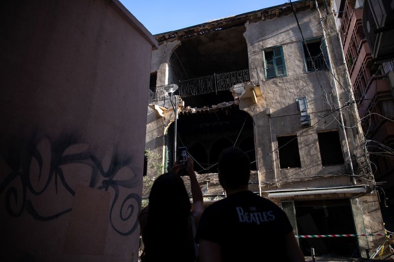 © Reuters. سكان بيروت 