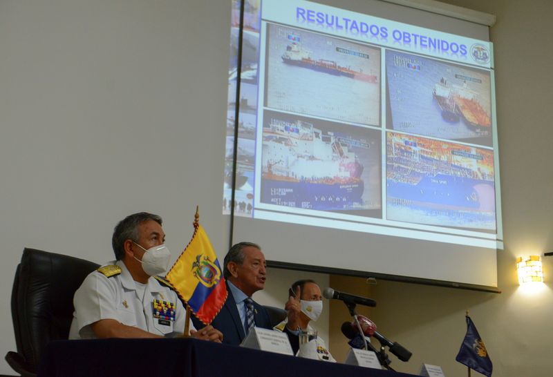 &copy; Reuters. Autoridades do Equador concedem entrevista coletiva sobre navios pesqueiros chineses perto de Galápagos