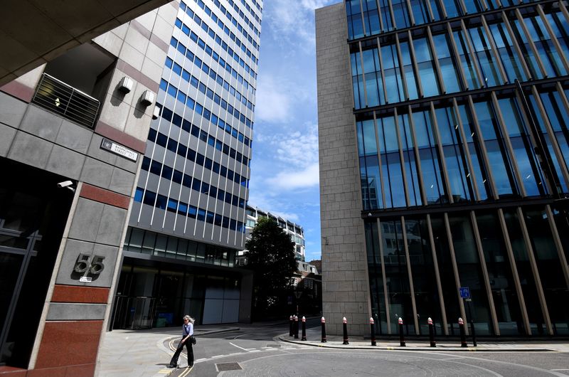 &copy; Reuters. FILE PHOTO: Outbreak of the coronavirus disease (COVID-19) in London