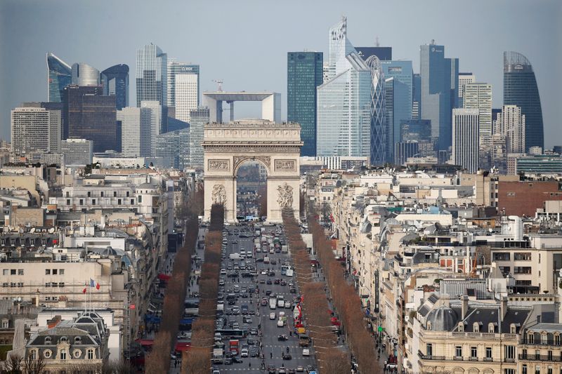 &copy; Reuters. General view of the skyline of La Defense business district with its Arche behind Paris&apos; landmark, the Arc de Triomphe and the Champs Elysees avenue in Paris