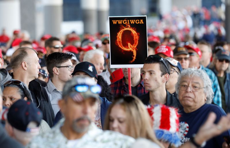 &copy; Reuters. トランプ氏、陰謀論集団Ｑアノンに「好かれていると理解」