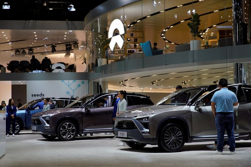 &copy; Reuters. FILE PHOTO: NIO ES8 electric SUVs are seen displayed at the second media day for the Shanghai auto show