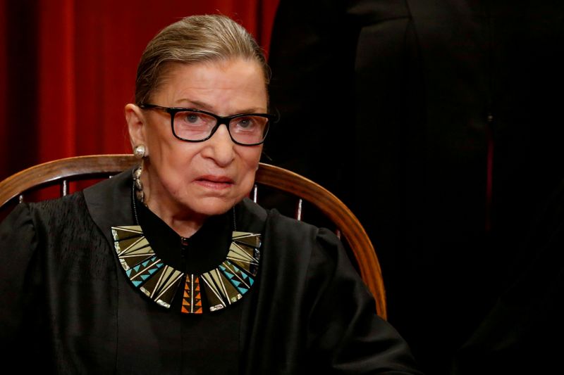 © Reuters. FILE PHOTO: U.S. Supreme Court Justice Ruth Bader Ginsburg participates in taking a new family photo with her fellow justices at the Supreme Court building in Washington