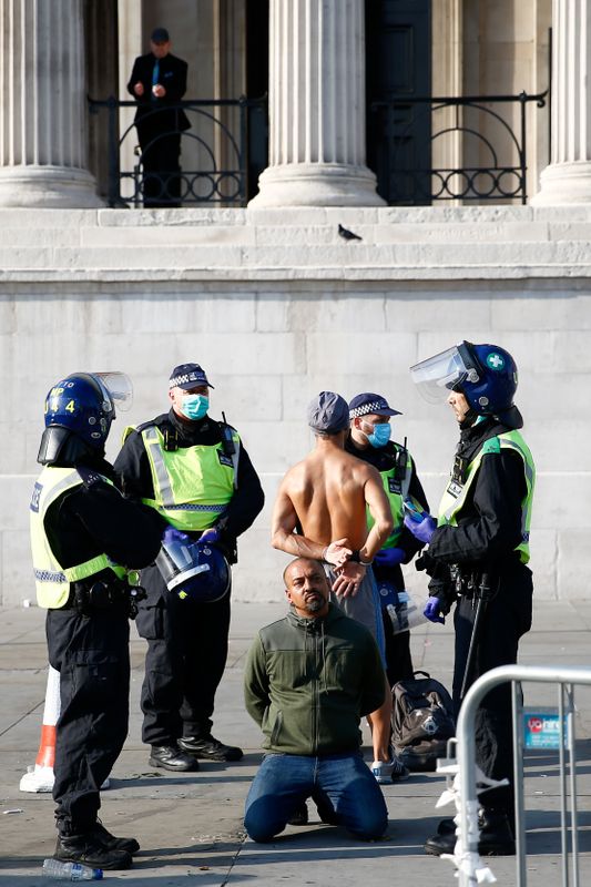 &copy; Reuters. People gather in Trafalgar Square to protest against the lockdown imposed by the government, in London
