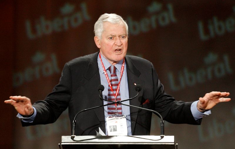 © Reuters. Former Canadian PM Turner addresses the Liberal convention in Montreal