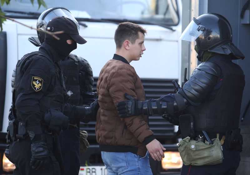 &copy; Reuters. وكالة: شرطة روسيا البيضاء تعتقل 10 محتجين على الأقل في مينسك