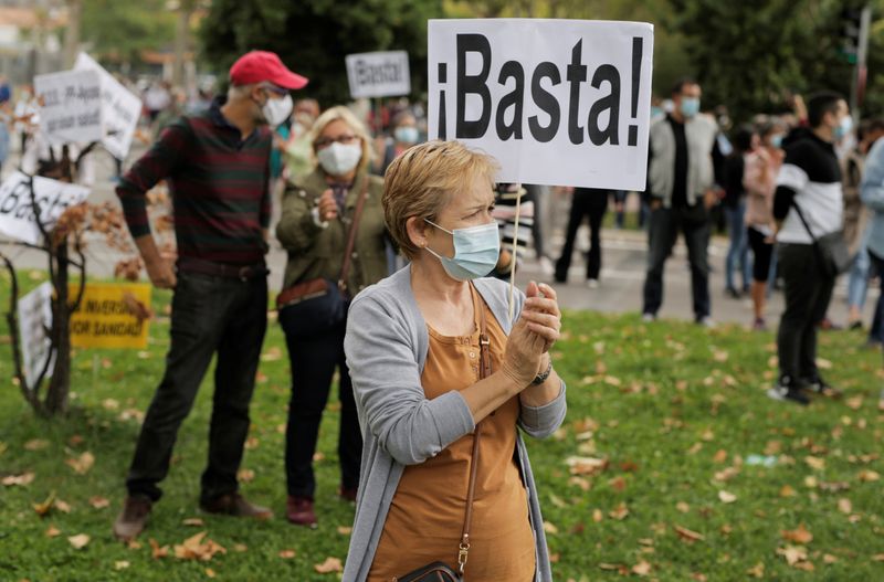 &copy; Reuters. Protestas contra la falta de apoyos y por unas mejores condiciones laborales en Madrid