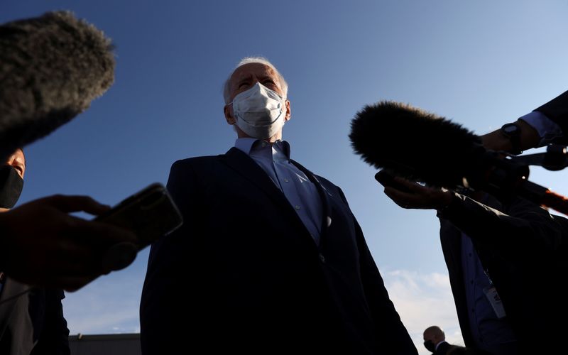 © Reuters. Democratic U.S. presidential nominee Joe Biden campaigns in Duluth, Minnesota