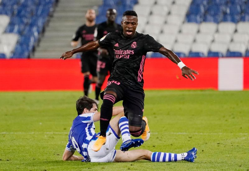 &copy; Reuters. Vinicius Junior del Real Madrid, en acción junto a Aritz Elustondo del Real Sociedad