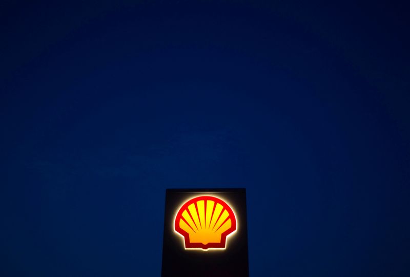 © Reuters. FILE PHOTO: A Shell oil and gas sign is pictured near Nowshera