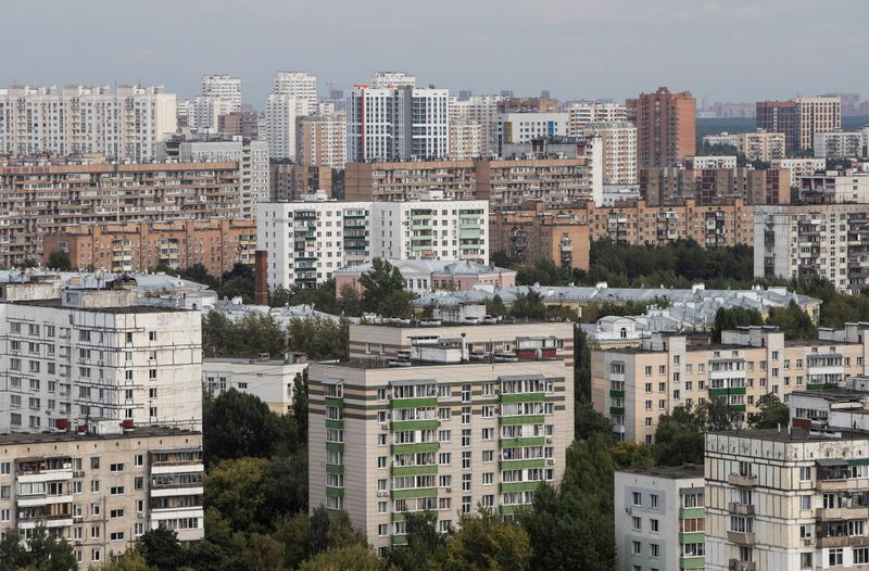 © Reuters. Многоквартирные дома в Москве