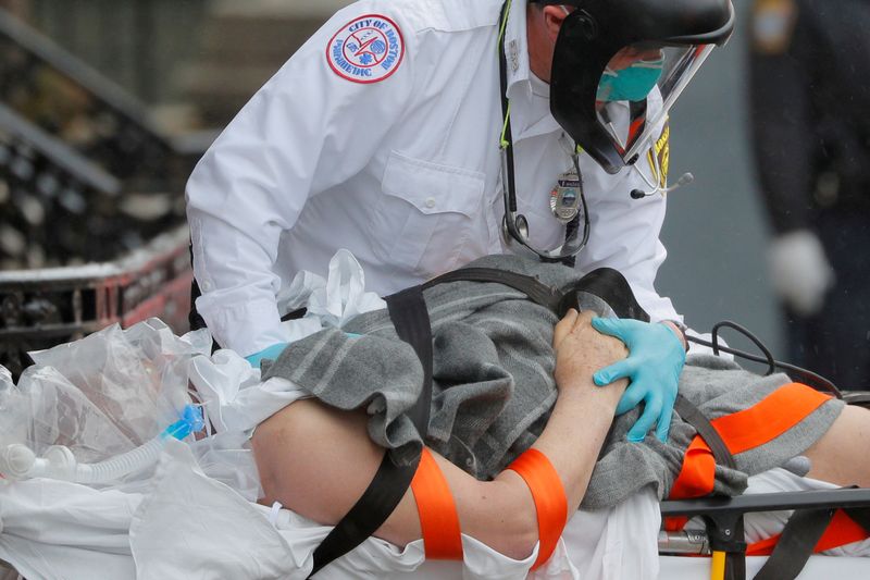 © Reuters. FILE PHOTO: Outbreak of the coronavirus disease (COVID-19) in Massachusetts