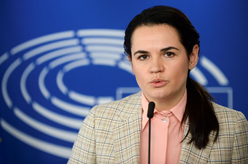 © Reuters. Belarusian opposition leader Tsikhanouskaya meets with EU Parliament President Sassoli in Brussels