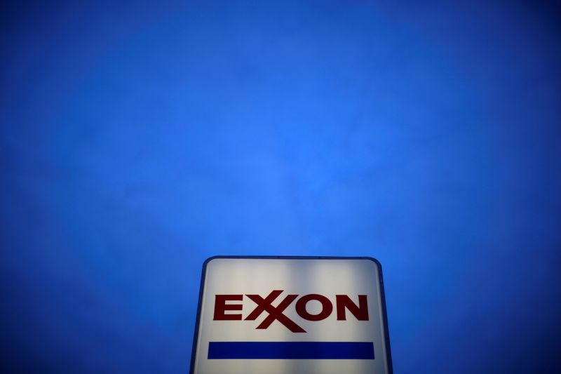 © Reuters. FILE PHOTO: An Exxon sign is seen at a gas station in the Chicago suburb of Norridge