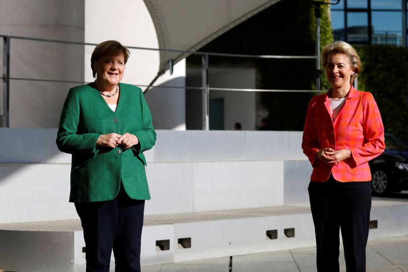 &copy; Reuters. German Chancellor Merkel welcomes EC President von der Leyen before in Berlin