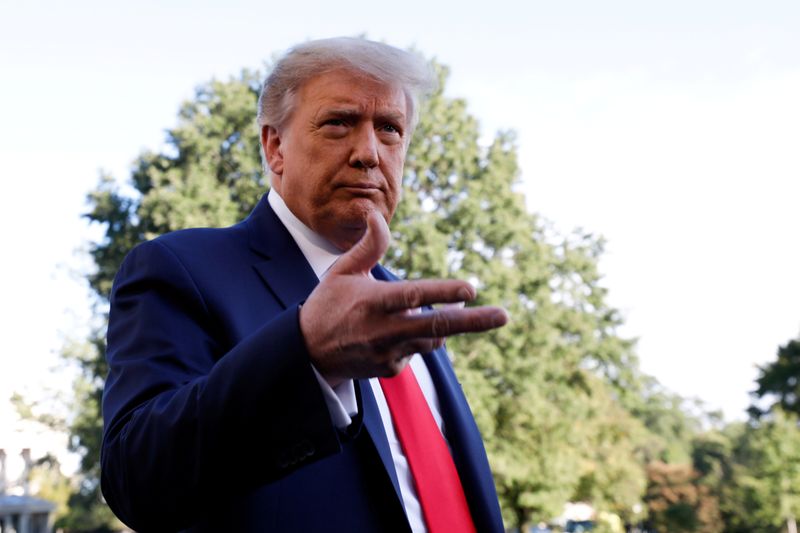 &copy; Reuters. FILE PHOTO: President Trump departs the White House on campaign travel to Fayetteville, North Carolina