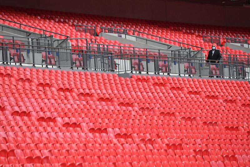&copy; Reuters. FILE PHOTO: FA Community Shield - Arsenal v Liverpool