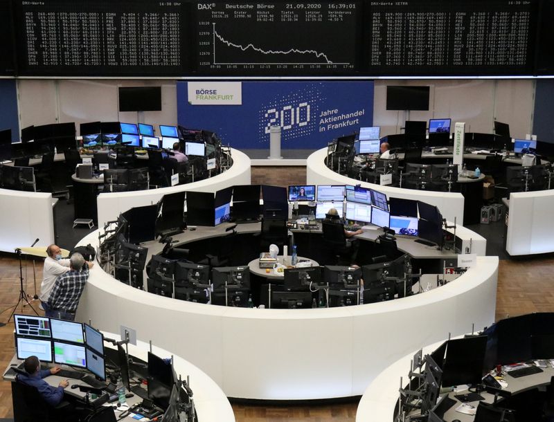 &copy; Reuters. Il grafico dell&apos;indice tedesco Dax nella sede della Borsa di Francoforte