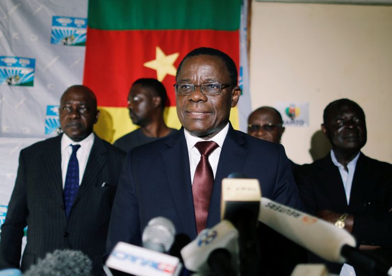 © Reuters. FILE PHOTO: Maurice Kamto, a presidential candidate of Renaissance Movement (MRC), reacts as he holds a news conference at his headquarter in Yaounde,