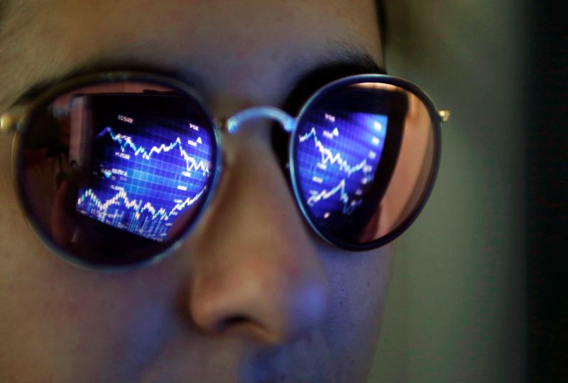 &copy; Reuters. A computer screen showing stock graphs is reflected on glasses in this illustration photo taken in Bordeaux