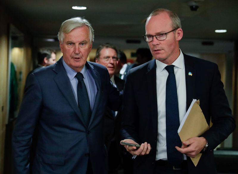 &copy; Reuters. FILE PHOTO: Irish FM Coveney meets EU&apos;s chief Brexit negotiator Barnier in Brussels