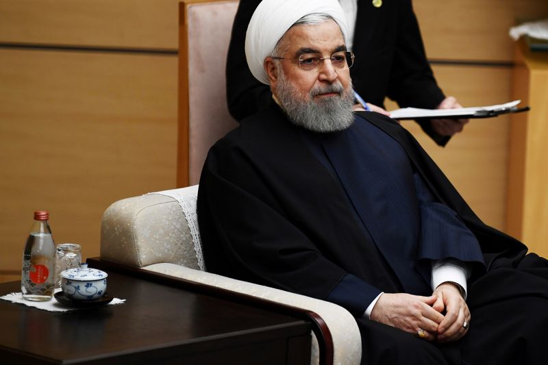 &copy; Reuters. FILE PHOTO: Japanese PM Abe and Iranian President Rouhani meet in Tokyo