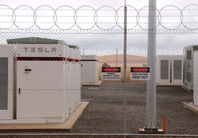 &copy; Reuters. Maior bateria de lítio-ion do mundo, fabricada pela Tesla, em inauguração oficial perto da cidade de Jamestown, na Austrália