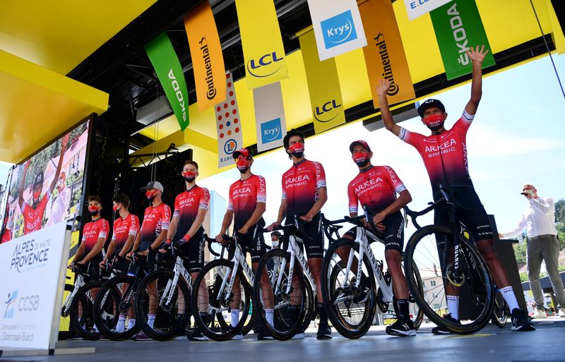 &copy; Reuters. FOTO DE ARCHIVO: Etapa 4 del Tour de Francia, ciclistas del equipo Arkea-Samsic antes de la salida, el 1 de septiembre de 2020