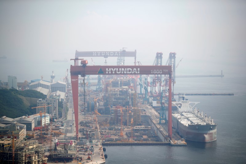 &copy; Reuters. Giant cranes of Hyundai Heavy Industries are seen in Ulsan