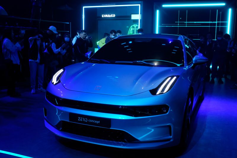 © Reuters. Lynk & Co Zero Concept is seen displayed at a promotional event in Beijing