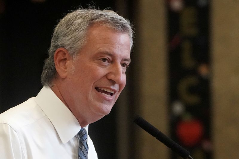 &copy; Reuters. FILE PHOTO: New York City Mayor de Blasio speaks at news conference