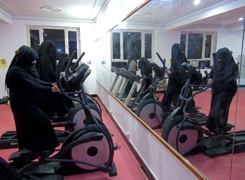 &copy; Reuters. Afghan women exercise in a fitness gym in Kandahar