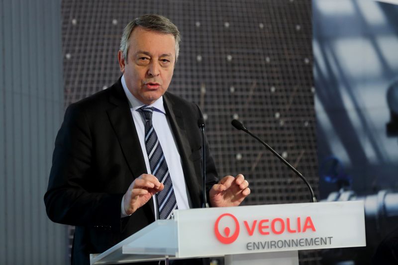 © Reuters. VEOLIA N'EXCLUT PAS DE RELEVER SON OFFRE SUR SUEZ, DIT FRÉROT