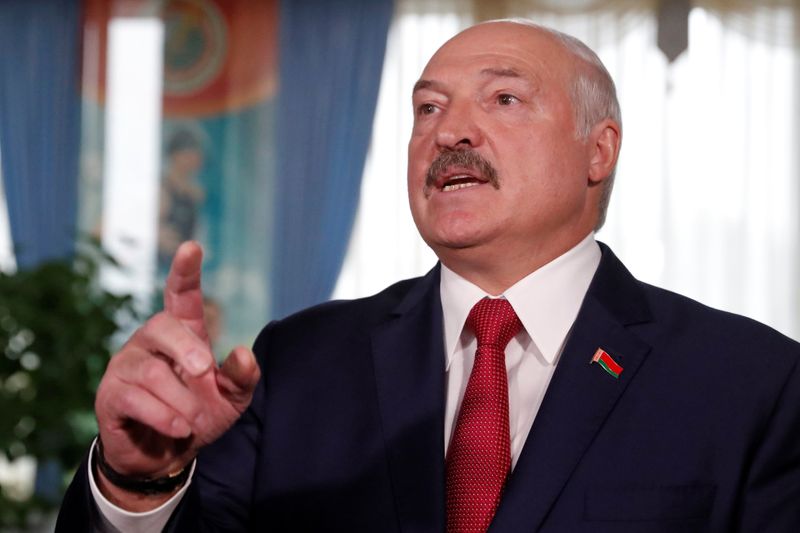&copy; Reuters. Alexander Lukashenko fotografato a Minsk
