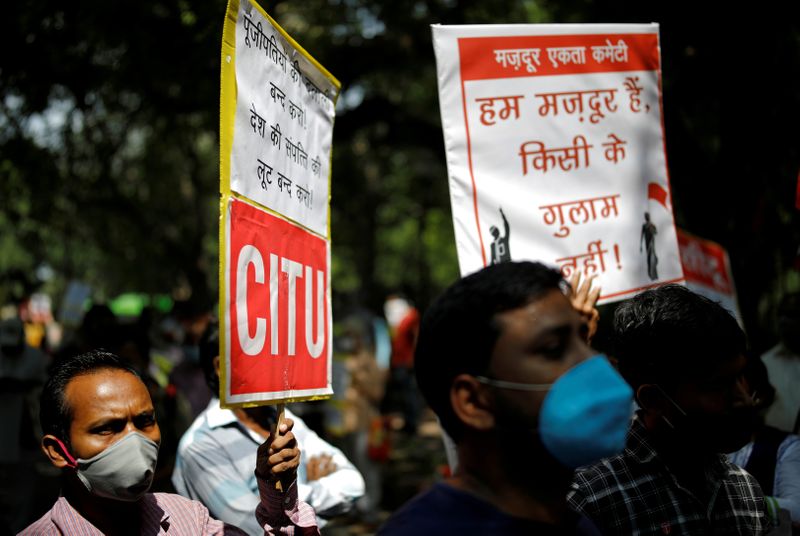 &copy; Reuters. FILE PHOTO: Protest organised by various trade unions against labour law changes and the disinvestment and privatisation of public sector enterprises, in New Delhi