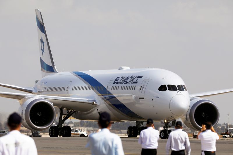 &copy; Reuters. FILE PHOTO: The first of Israel&apos;s El Al Airlines order of 16 Boeing 787 Dreamliner jets, lands at Ben Gurion International Airport, near Tel Aviv
