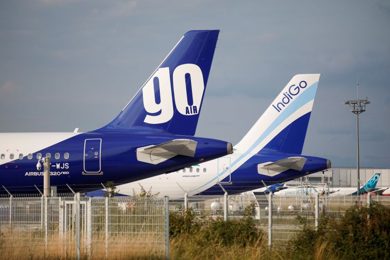 © Reuters. FILE PHOTO: A GoAir Airbus A320neo passenger aircraft is parked at the Airbus factory in Blagnac near Toulouse