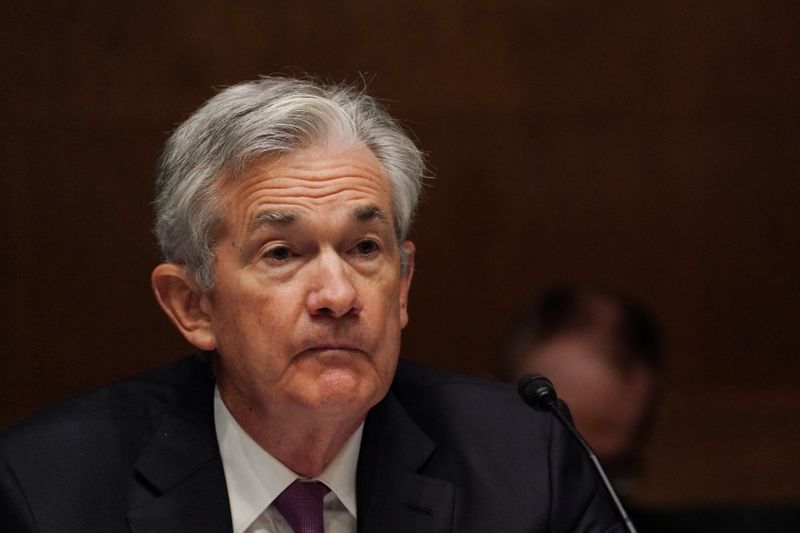 &copy; Reuters. Il numero uno della Fed Jerome Powell durante l&apos;intervento davanti alla commissione bancaria del Senato, 24 settembre 2020