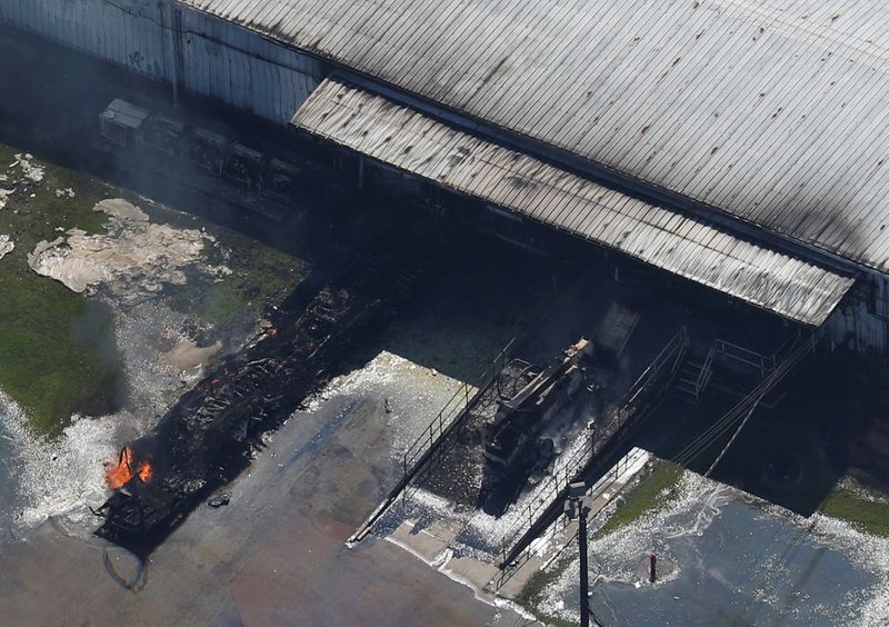 &copy; Reuters. A fire burns at the flooded plant of French chemical maker Arkema SA after Tropical Storm Harvey passed in Crosby