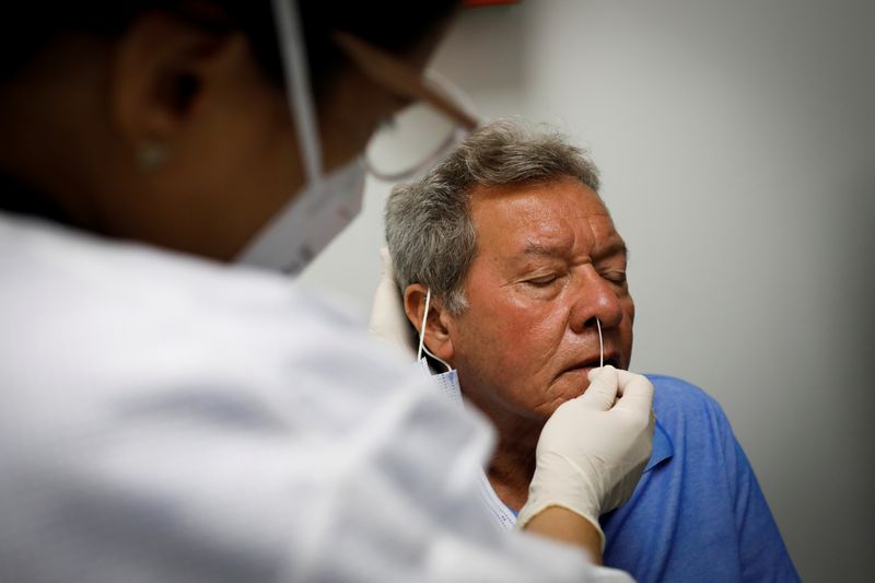 © Reuters. Coronavirus disease (COVID-19) vaccination study at the Research Centers of America in Hollywood