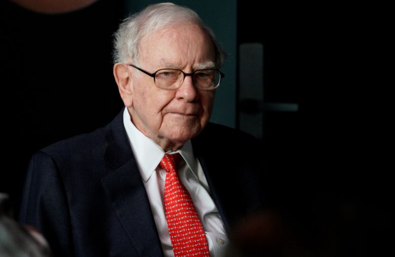 &copy; Reuters. Warren Buffett, CEO of Berkshire Hathaway Inc, pauses while playing bridge as part of the company annual meeting weekend in Omaha