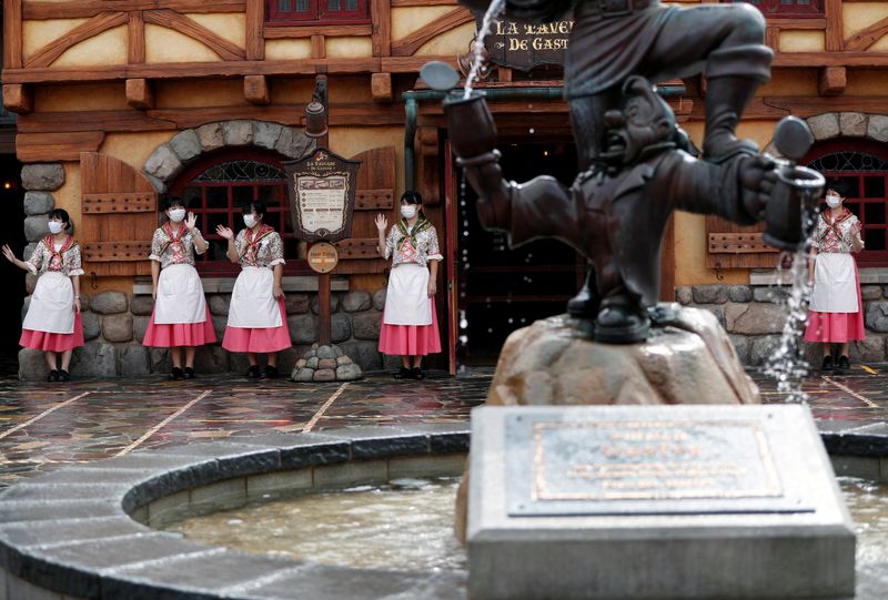 &copy; Reuters. 「美女と野獣」テーマの新エリア、東京ディズニーランドが報道公開