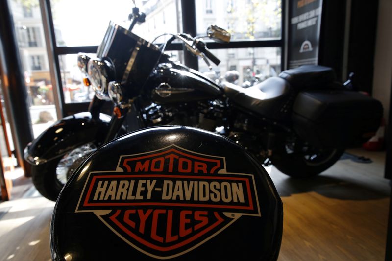 &copy; Reuters. FILE PHOTO: The logo of U.S. motorcycle company Harley-Davidson is seen on one of their models at a shop in Paris