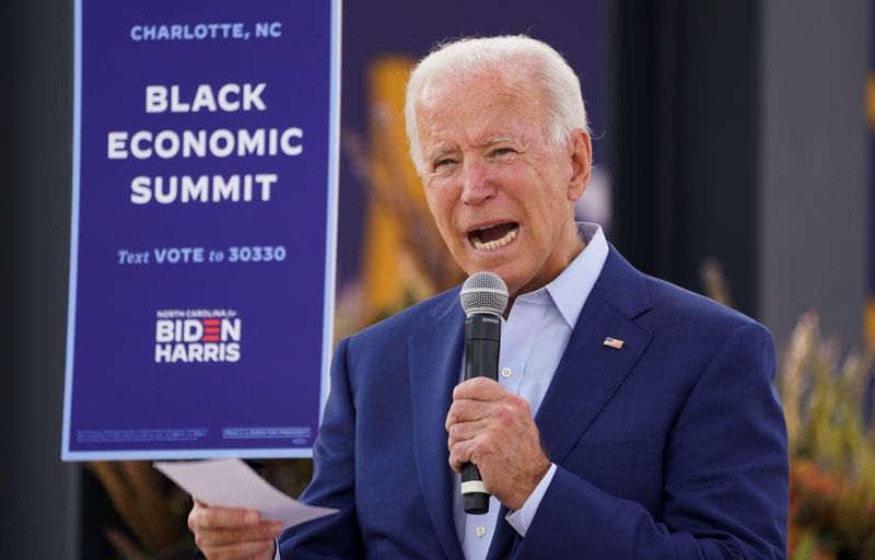 © Reuters. Democratic U.S. presidential nominee Joe Biden speaks at 