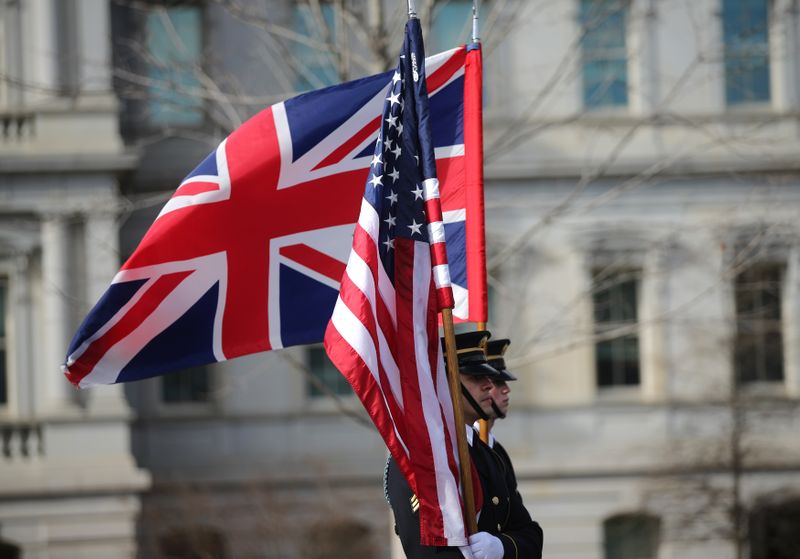 © Reuters. Honor guard members carry flags prior to arrival of British Prime Minister May at the White House in Washington