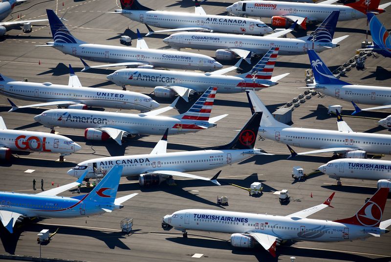 &copy; Reuters. Лайнеры Boeing 737 MAX на аэродроме компании Boeing в Сиэтле. Запрет на эксплуатацию новой модели был введен после двух авиакатастроф