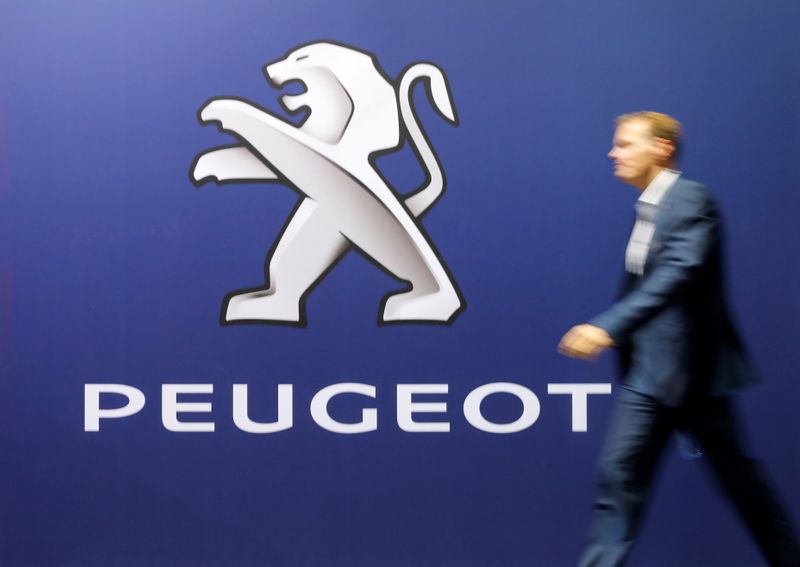 &copy; Reuters. FILE PHOTO: Logo of French car manufacturer Peugeot is seen at the 33th Auto Zurich Car Show in Zurich